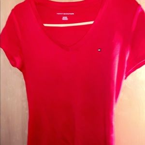 Red Tommy tee